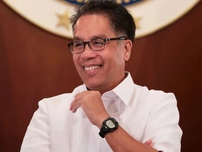 Mar Roxas wins the Internet with his response to his alleged Secretary of Nutrition post