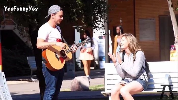 Guy Serenades Random Girls In Public Guy Serenades Random Girls In Public