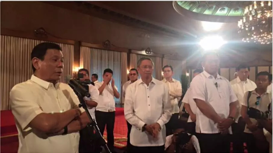 Duterte ends media boycott; holds presscon in Malacañang Duterte ends media boycott; holds presscon in Malacañang