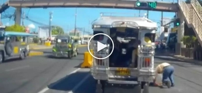 Kawawang lolo! Elderly Pinoy commuter suffers shocking accident after exit from moving jeepney