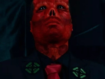 Father Undergoes Mutiple Surgeries To Look Like Marvel's "Red Skull"