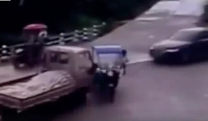 Tricycle driver saved by quick thinking Tricycle driver saved by quick thinking