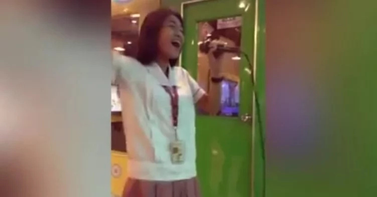 Pinay student shocked netizens with epic vocals in viral video Pinay student shocked netizens with epic vocals in viral video