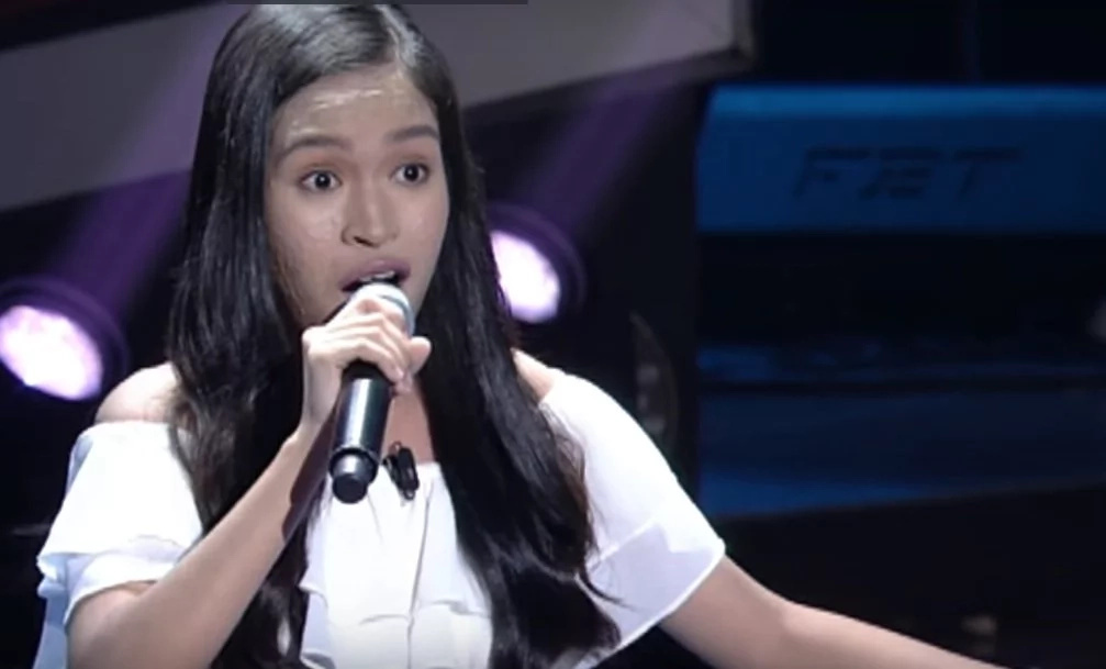 Pinay singer stuns crowd with powerful viral performance Pinay singer stuns crowd with powerful viral performance