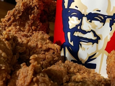 Woman Suing KFC For £16,000,000 Because ‘Family Bucket Wasn’t Filled To The Top’