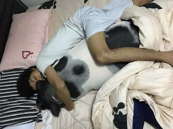 This boy had a pig for a pet and their photos are amazing This boy had a pig for a pet and their photos are amazing