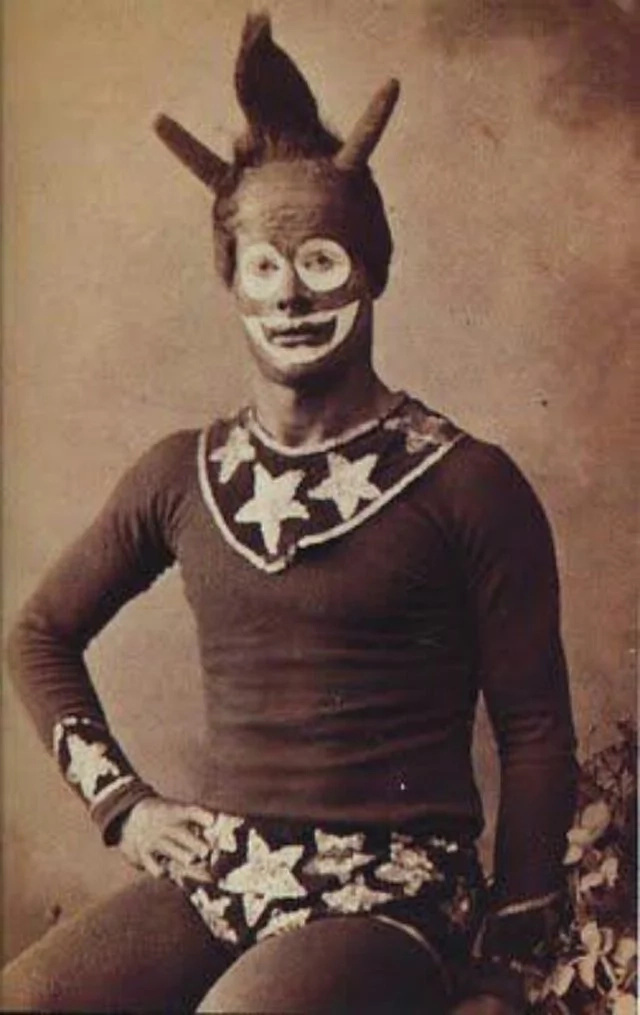 34 Vintage Photos Of Creepy Clowns That Will Make You Lose All Sh*t 34 Vintage Photos Of Creepy Clowns That Will Make You Lose All Sh*t