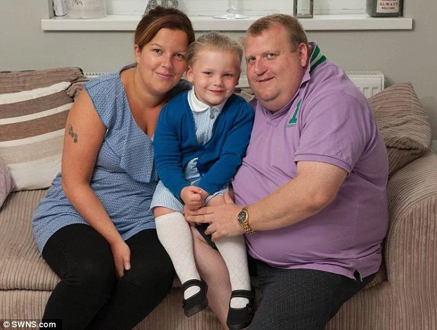 Woman lost her child but is still pregnant 2 weeks later Woman lost her child but is still pregnant 2 weeks later