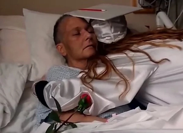 Daughter gives dying mother her last miracle Daughter gives dying mother her last miracle