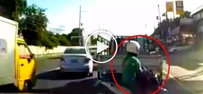 Careless Pinoy motorcycle rider brutally collides with another rider after changing lanes