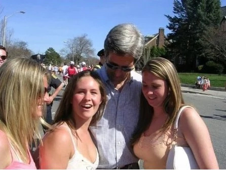 7 photos of guys staring at women's assets 7 photos of guys staring at women's assets