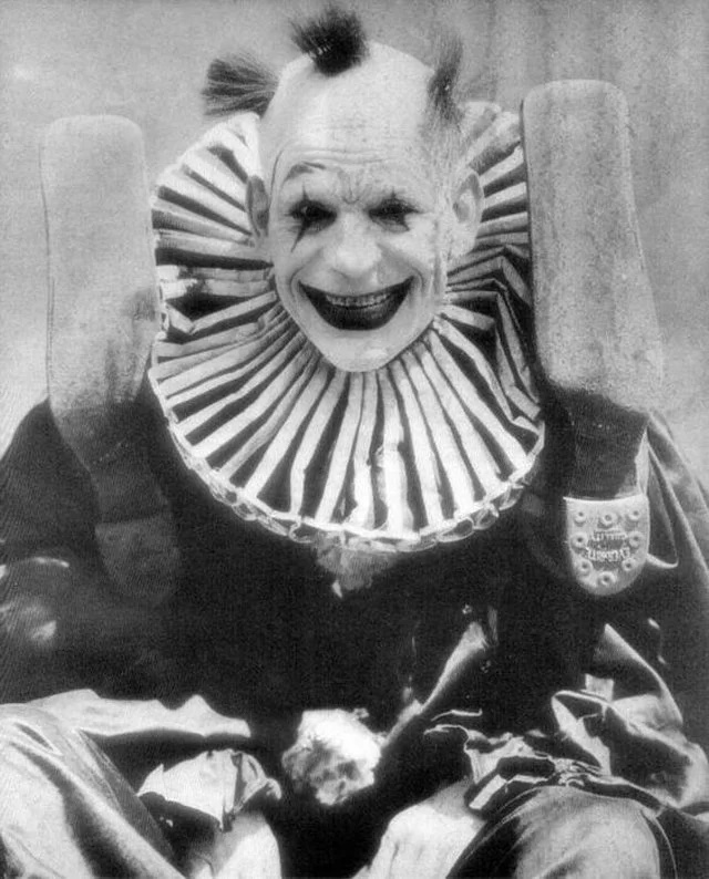 34 Vintage Photos Of Creepy Clowns That Will Make You Lose All Sh*t 34 Vintage Photos Of Creepy Clowns That Will Make You Lose All Sh*t