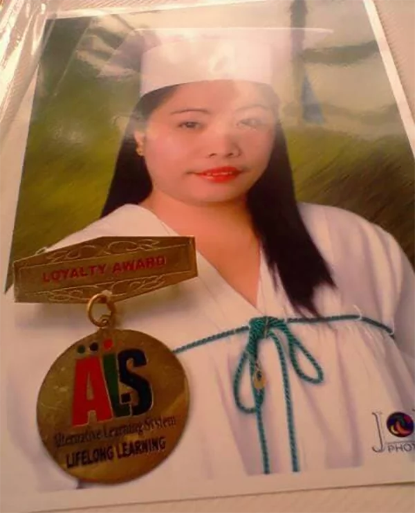Hindi nawalan ng pag-asa! OFW shares how she managed to pursue studies despite poverty Hindi nawalan ng pag-asa! OFW shares how she managed to pursue studies despite poverty