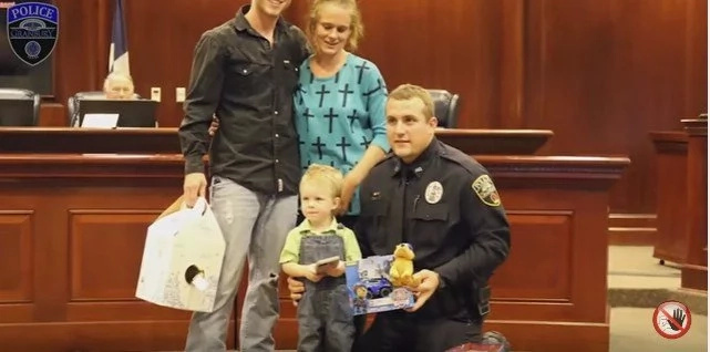 Texas Officer Saved 3-Year-Old Boy's Life Because Of His QUICK-THINKING (Video) Texas Officer Saved 3-Year-Old Boy's Life Because Of His QUICK-THINKING (Video)
