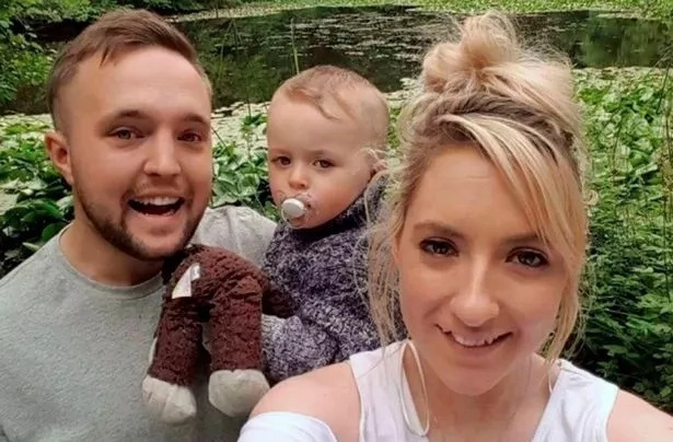 Woman kicks boyfriend out of bed for snoring, turns out he was actually DYING (photos) Woman kicks boyfriend out of bed for snoring, turns out he was actually DYING (photos)