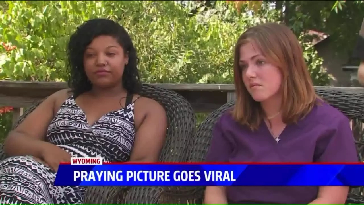 These praying girls have melted hearts across the internet! These praying girls have melted hearts across the internet!