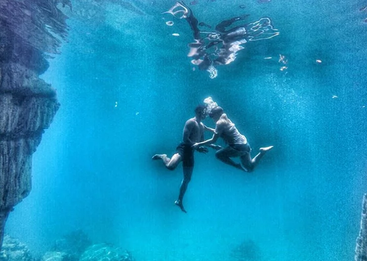 Parang pelikula lang! Amazing underwater photos of Aljur Abrenica and Kylie Padilla wow netizens Parang pelikula lang! Amazing underwater photos of Aljur Abrenica and Kylie Padilla wow netizens