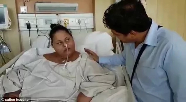 World's heaviest woman sits up for 1st time after losing half her weight World's heaviest woman sits up for 1st time after losing half her weight