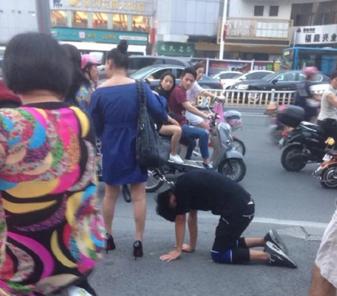 Shocking moment Chinese woman takes her man for a walk on a dog leash Shocking moment Chinese woman takes her man for a walk on a dog leash