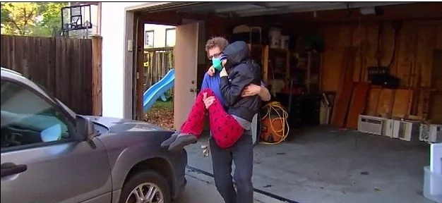Meet woman who is allergic to her own HUSBAND and lives in plastic bubble (photos, video) Meet woman who is allergic to her own HUSBAND and lives in plastic bubble (photos, video)