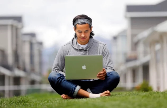 Man sells app to Snapchat; goes on permanent vacation Man sells app to Snapchat; goes on permanent vacation