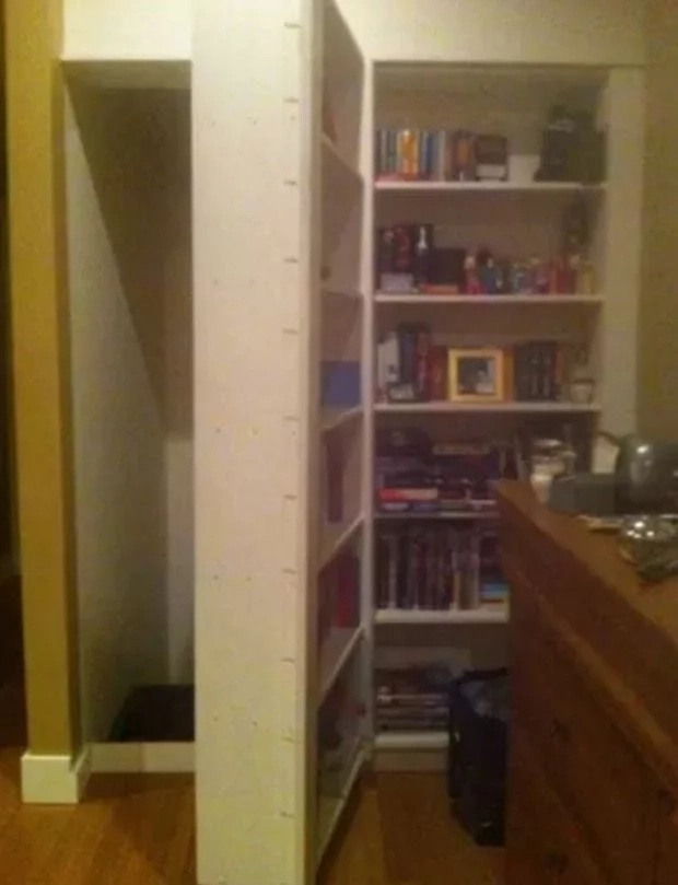 A teenage boy and his brother made a shocking discovery in his parents bedroom A teenage boy and his brother made a shocking discovery in his parents bedroom