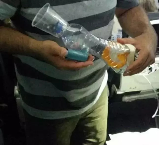 Doktor at ang kanyang henyong DIY Kit nakaligtas ng isang bata habang nasa byahe! Doktor at ang kanyang henyong DIY Kit nakaligtas ng isang bata habang nasa byahe!