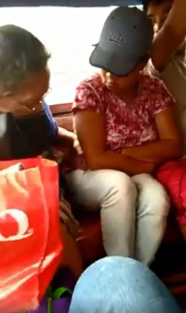 Thief throws wallet of old lady on the road after being caught Thief throws wallet of old lady on the road after being caught