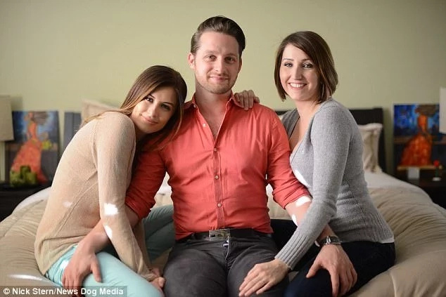 36-year-old man lives with two girlfriends and becomes dad by both women