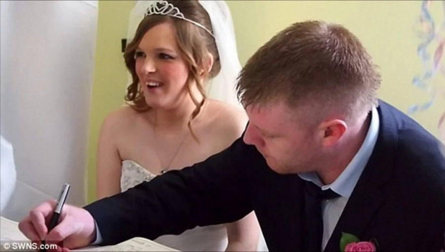 Couple grants terminally ill son’s wish by getting married in his hospital room Couple grants terminally ill son’s wish by getting married in his hospital room