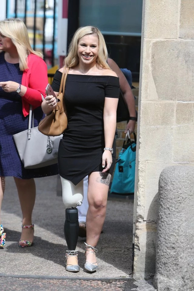 Girl who lost leg in roller coaster crash has a sexy photoshoot! Girl who lost leg in roller coaster crash has a sexy photoshoot!