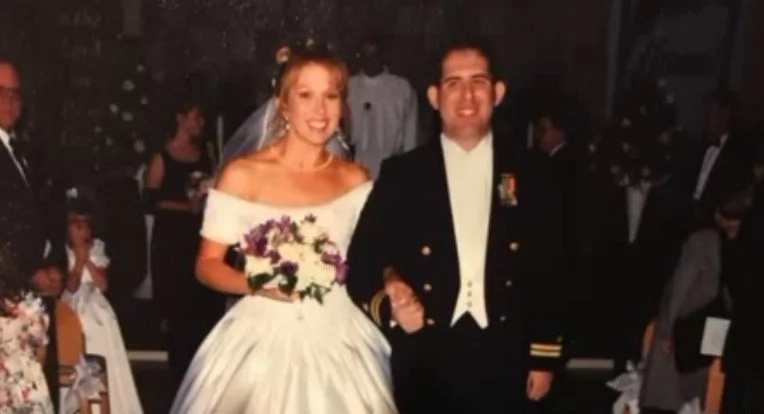 Man gives sick wife own KIDNEY for 20th wedding anniversary to save her life Man gives sick wife own KIDNEY for 20th wedding anniversary to save her life