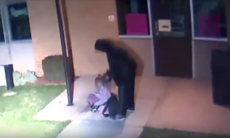 Father abandons daughter at a campus despite freezing temperature Father abandons daughter at a campus despite freezing temperature