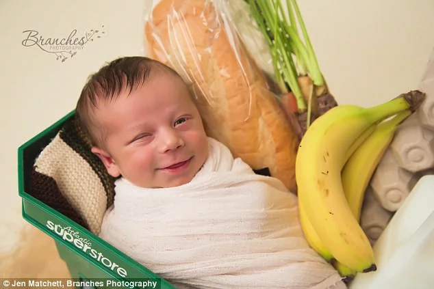 Mother didn't know she was pregnant, 'til the very moment she finally delivered! She was doing groceries, next thing she knew a baby was coming out! Mother didn't know she was pregnant, 'til the very moment she finally delivered! She was doing groceries, next thing she knew a baby was coming out!