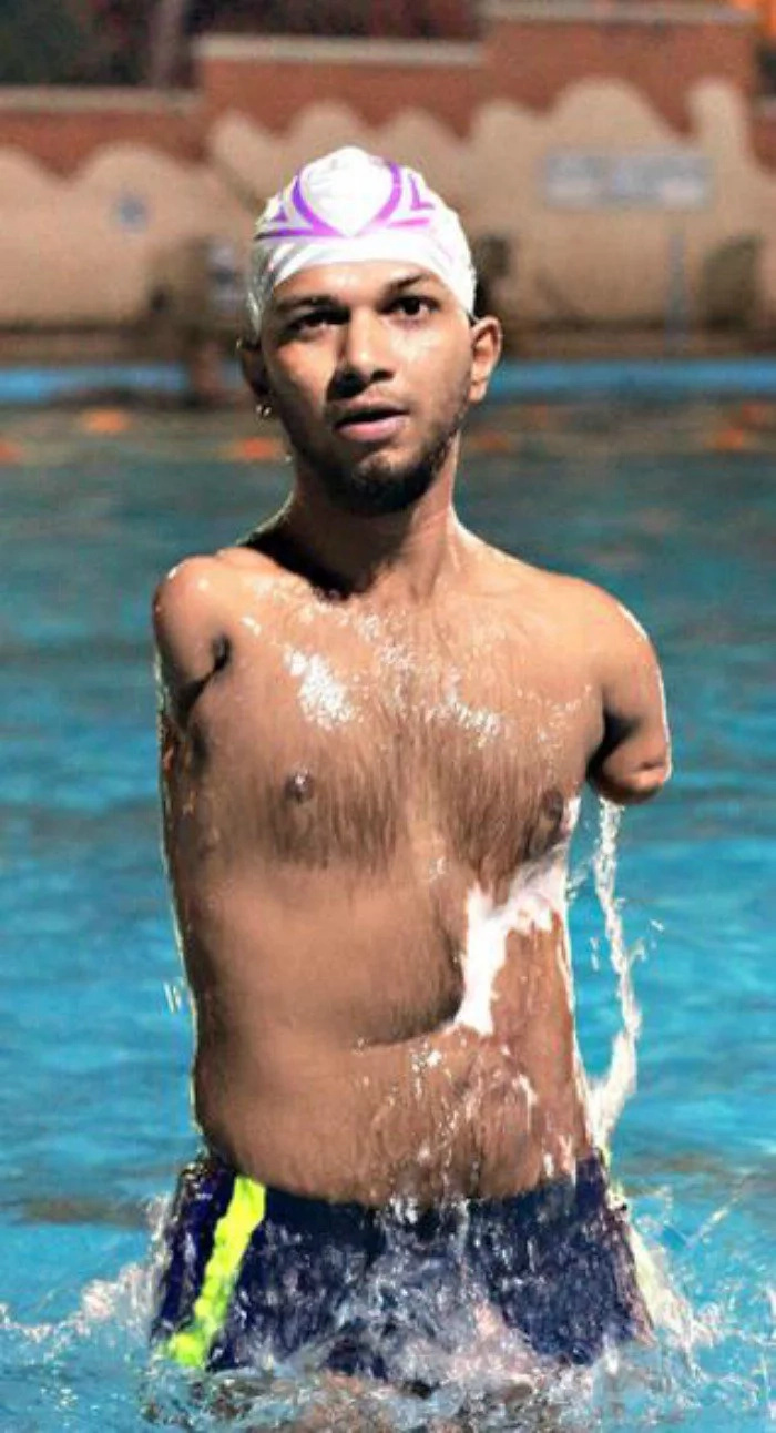 This man who has no arms became a champion swimmer! This man who has no arms became a champion swimmer!