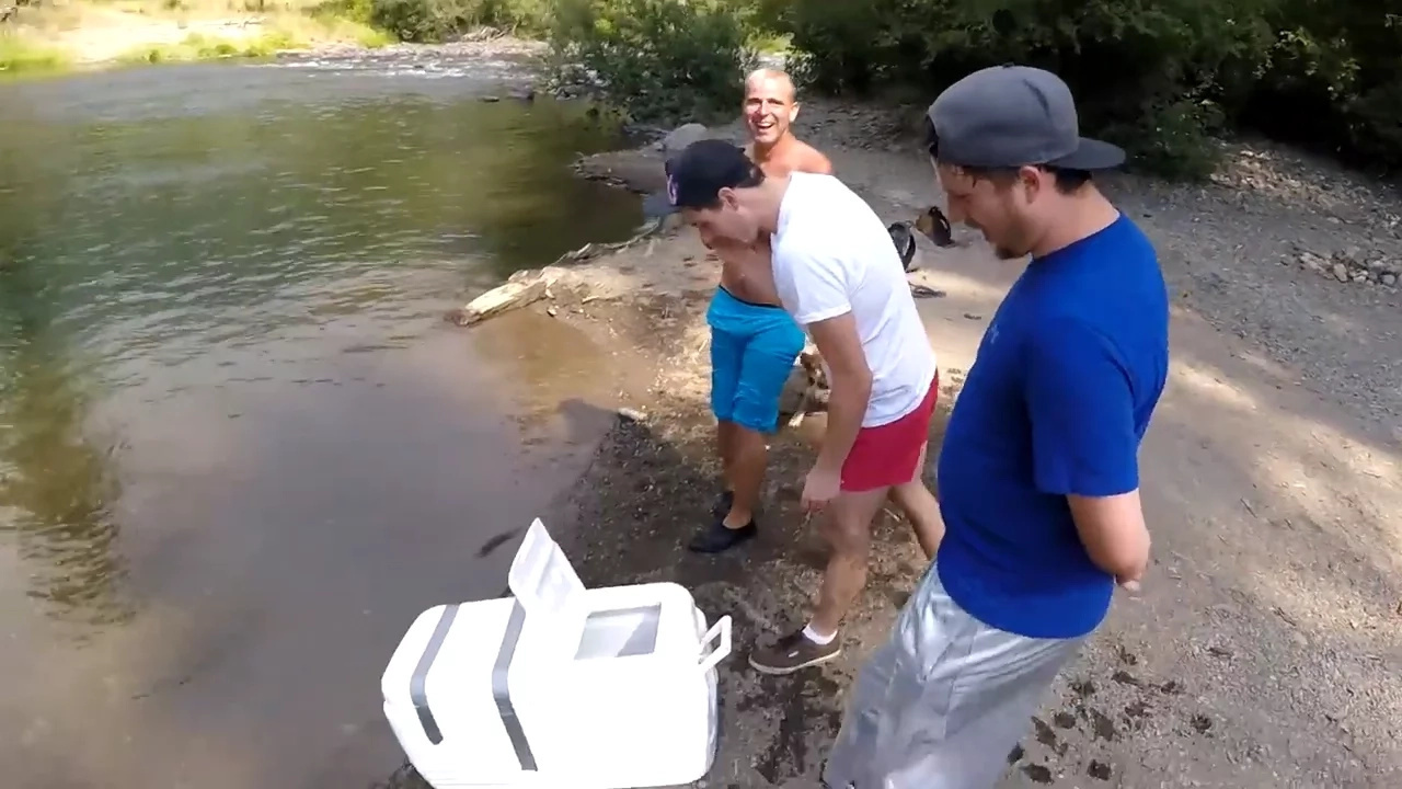 Shocking: Mysterious Container Floating Down the River Baffled a Group of Hikers Shocking: Mysterious Container Floating Down the River Baffled a Group of Hikers