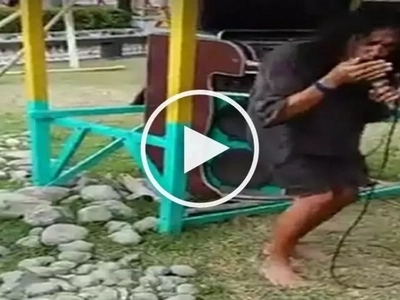 Talented 'taong grasa' shocks netizens with his powerful rendition of Sarah Geronimo hit song