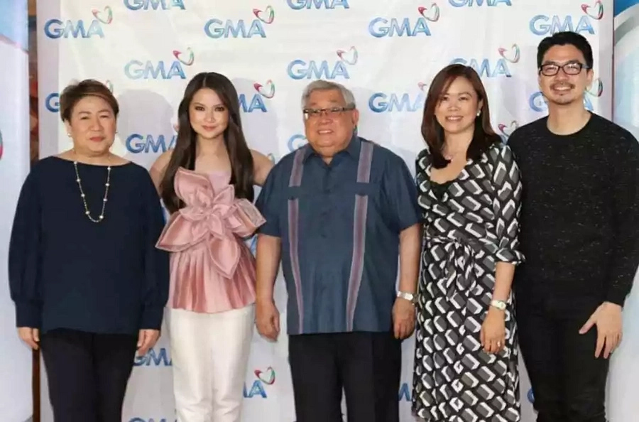 Inokray talaga ang ayos niya! Barbie Forteza gets bashed for her blouse and makeup during her contract signing with GMA Inokray talaga ang ayos niya! Barbie Forteza gets bashed for her blouse and makeup during her contract signing with GMA