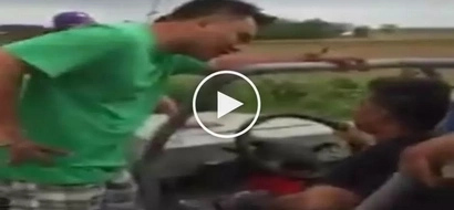 Masyadong maangas! Aggressive Pinoy brutally attacks driver and passenger in scary road rage incident