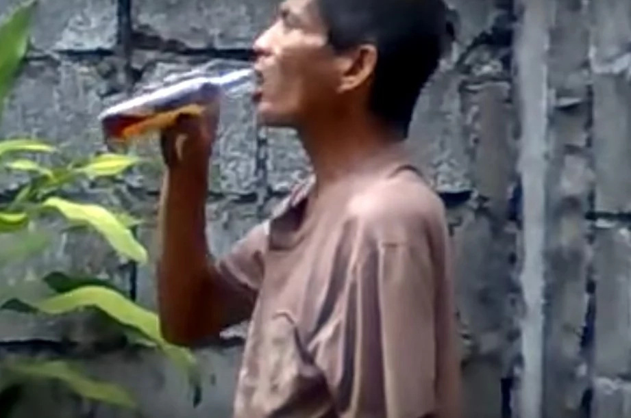Men finished off several Tanduay Rhum bottles in a snap...that was shocking! Men finished off several Tanduay Rhum bottles in a snap...that was shocking!