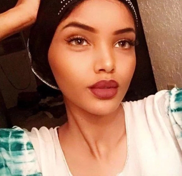 Girl from Kenyan refugee camp hits catwalk as 1st HIJAB-wearing model at Kanye West's show (photos)