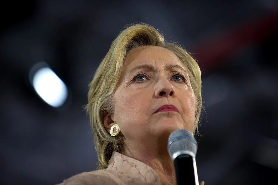 FBI found 15 000 more Clinton E-mails FBI found 15 000 more Clinton E-mails