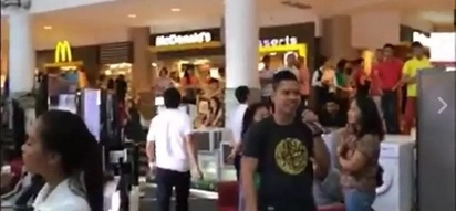 This mall-goer sang "The Prayer". How he sang it will surprise you.