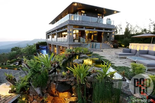 Willie Revillame's picturesque Tagaytay house has the best view of Taal Lake Willie Revillame's picturesque Tagaytay house has the best view of Taal Lake