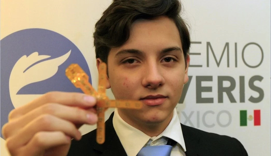 A mom was diagnosed with cancer. After the sad journey, her teen son invented something that can save lives! A mom was diagnosed with cancer. After the sad journey, her teen son invented something that can save lives!