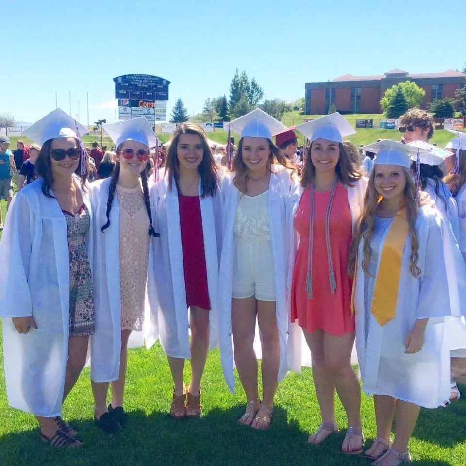 High school student was told to wear a bra, an epic protest ensued… High school student was told to wear a bra, an epic protest ensued…