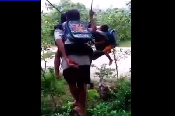 LOOK: Father and Son Cross Water Pipe Just to Go to the School LOOK: Father and Son Cross Water Pipe Just to Go to the School