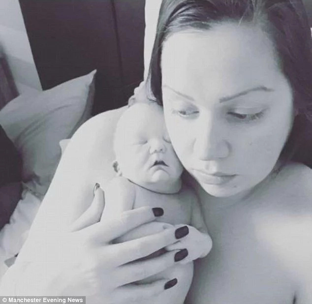 Heartbreaking! Mother whose baby died hours after birth spends 3 DAYS cuddling her dead child