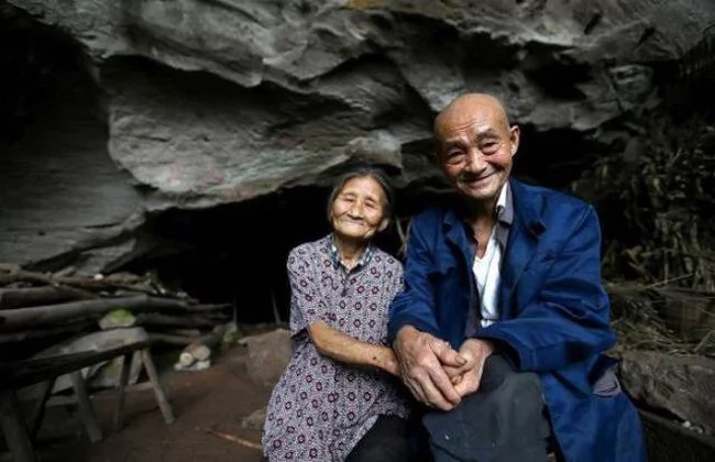 Amazing! See the couple who lived in a cave for 54 years (photos) Amazing! See the couple who lived in a cave for 54 years (photos)