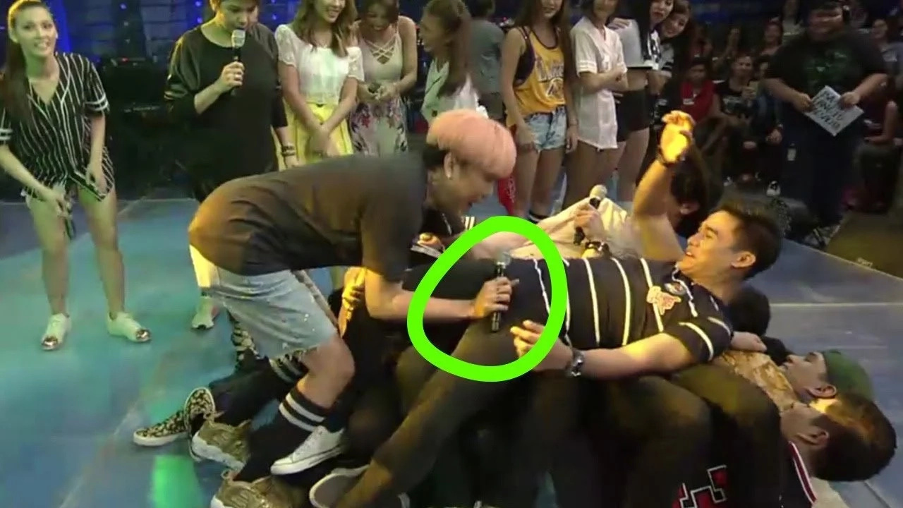 Nagsalita na siya! McCoy de Leon nilinaw ang hipuan isyu sa kanila ni Vice Ganda Nagsalita na siya! McCoy de Leon nilinaw ang hipuan isyu sa kanila ni Vice Ganda